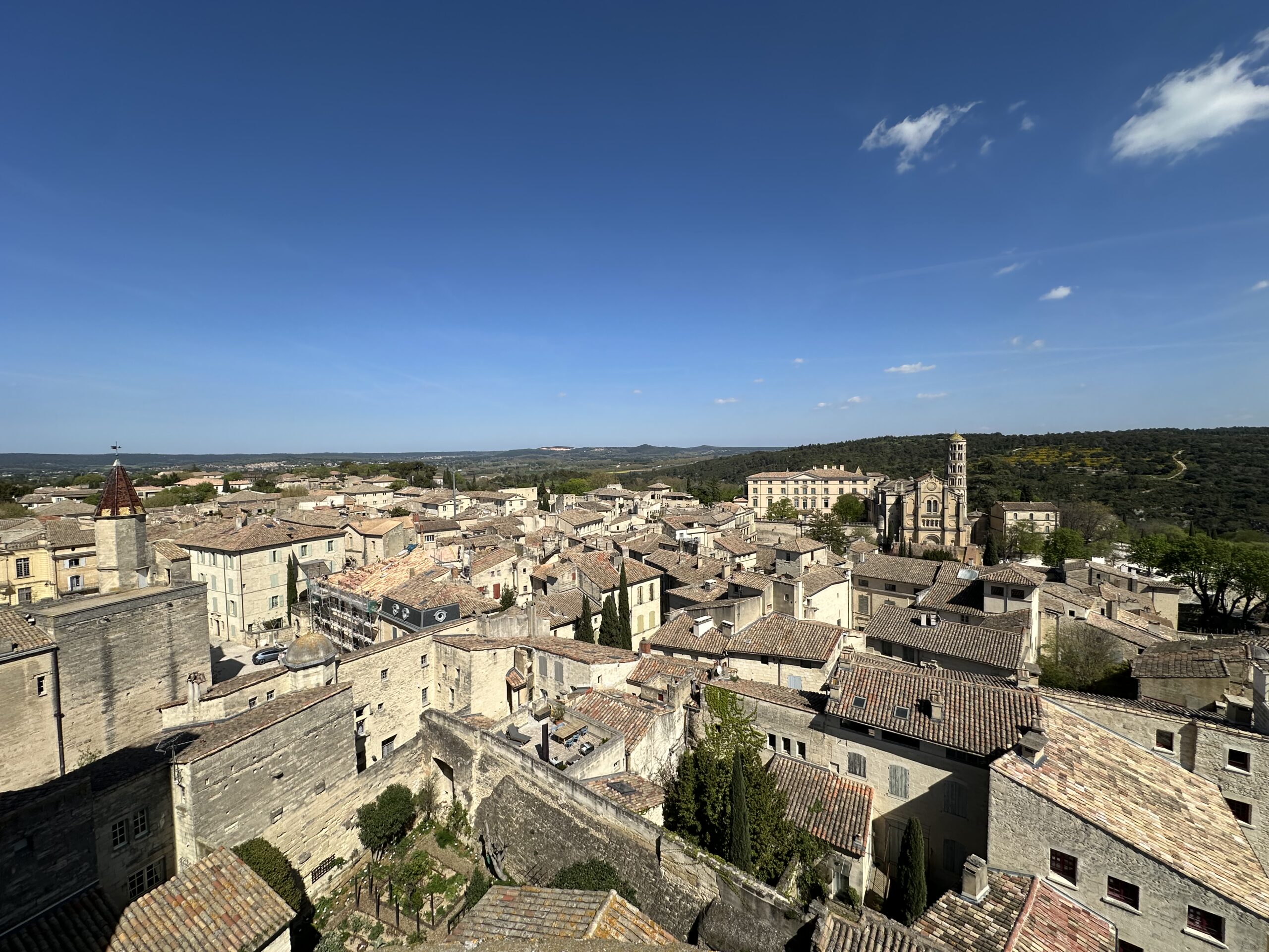 Ruelle pavée de la vieille ville d'Uzès
